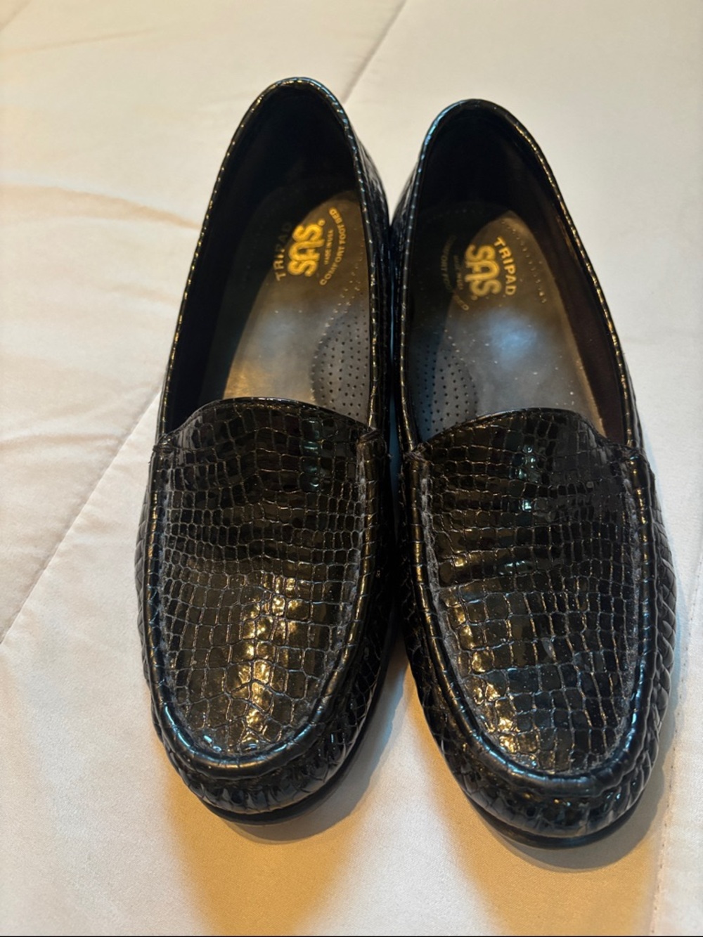 SAS Black Croc-Embossed Slip-On Loafers size 8.5